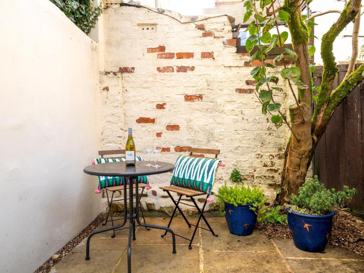 Quarry Cottage Courtyard Garden Pass The Keys Cirencester Dış mekan fotoğraf